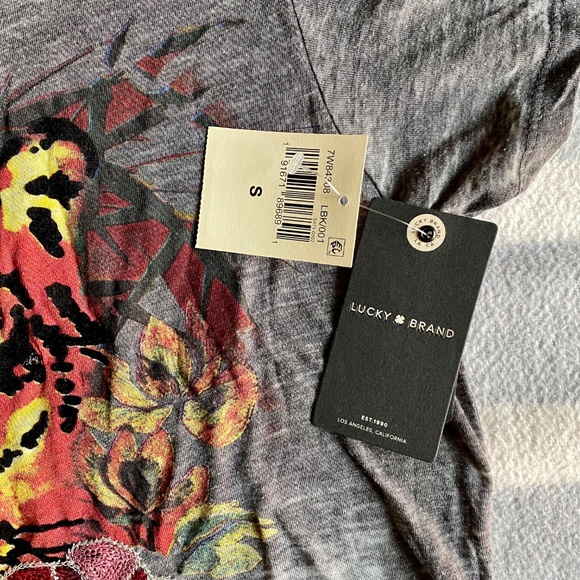 NWT Lucky Brand grey embroidered tiger floral short sleeve t-shirt Size Small - Picture 10 of 10